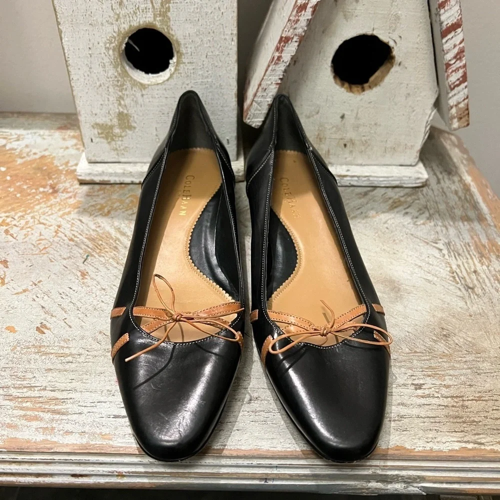 Cole Haan Black With Tan Bow Kitten Wedge Office Casual Heel Womens Size 9